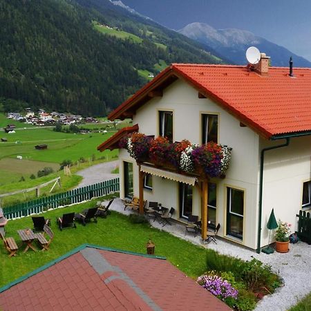 Chalet Olympia Neustift im Stubaital Esterno foto
