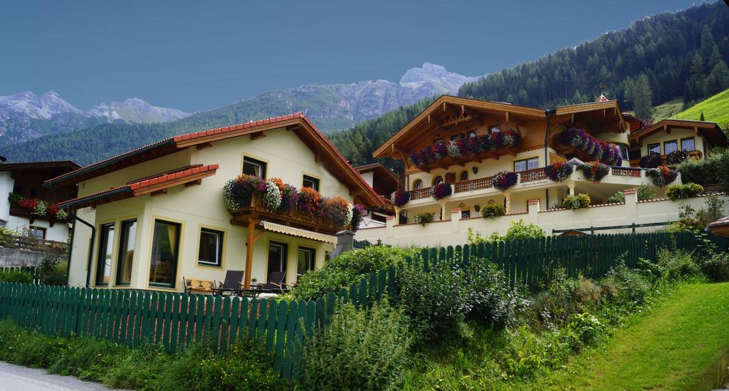Chalet Olympia Neustift im Stubaital Esterno foto